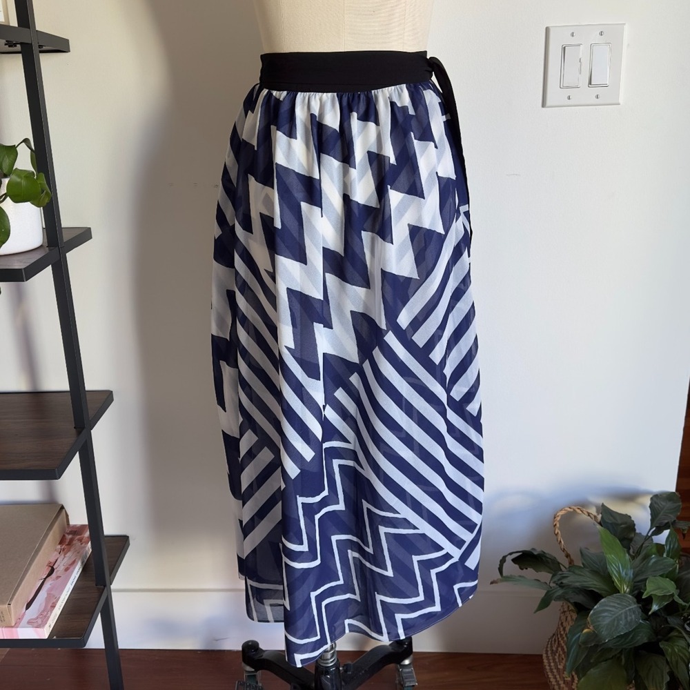 NEW Milly‎ Patchwork Chevron Swimsuit Cover-Up Midi Wrap Skirt-Blue/White-Size S - Picture 3 of 15